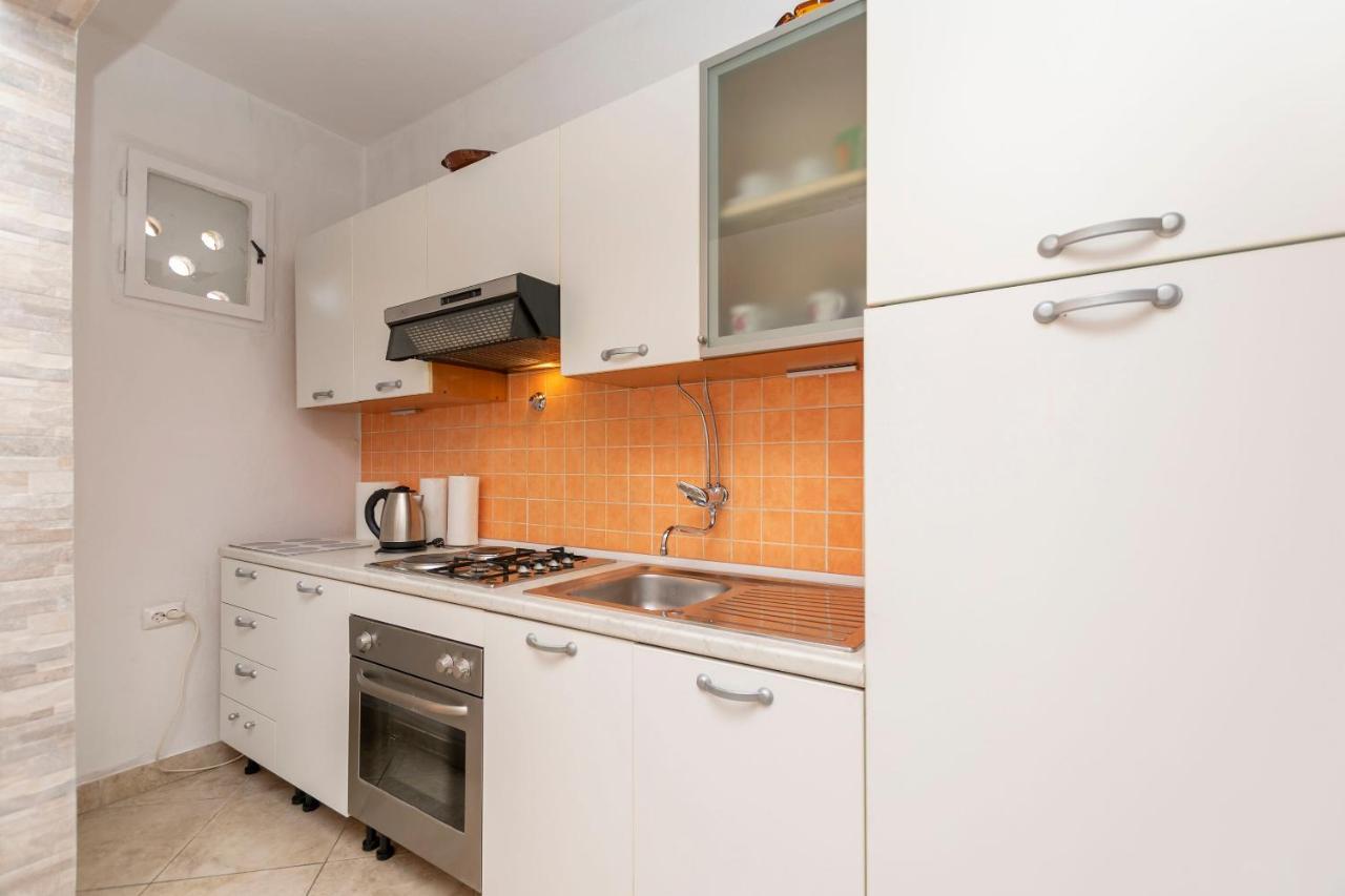 Apartments Milica Kastela Exterior photo